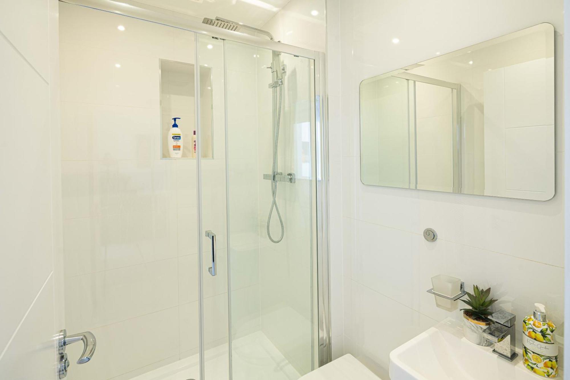 Charming Newly Refurb 2-Bed 2-Bath Whole Apartment Near Hyde Park & Kensington, Prime Paddington Location Zone 1 Londyn Zewnętrze zdjęcie
