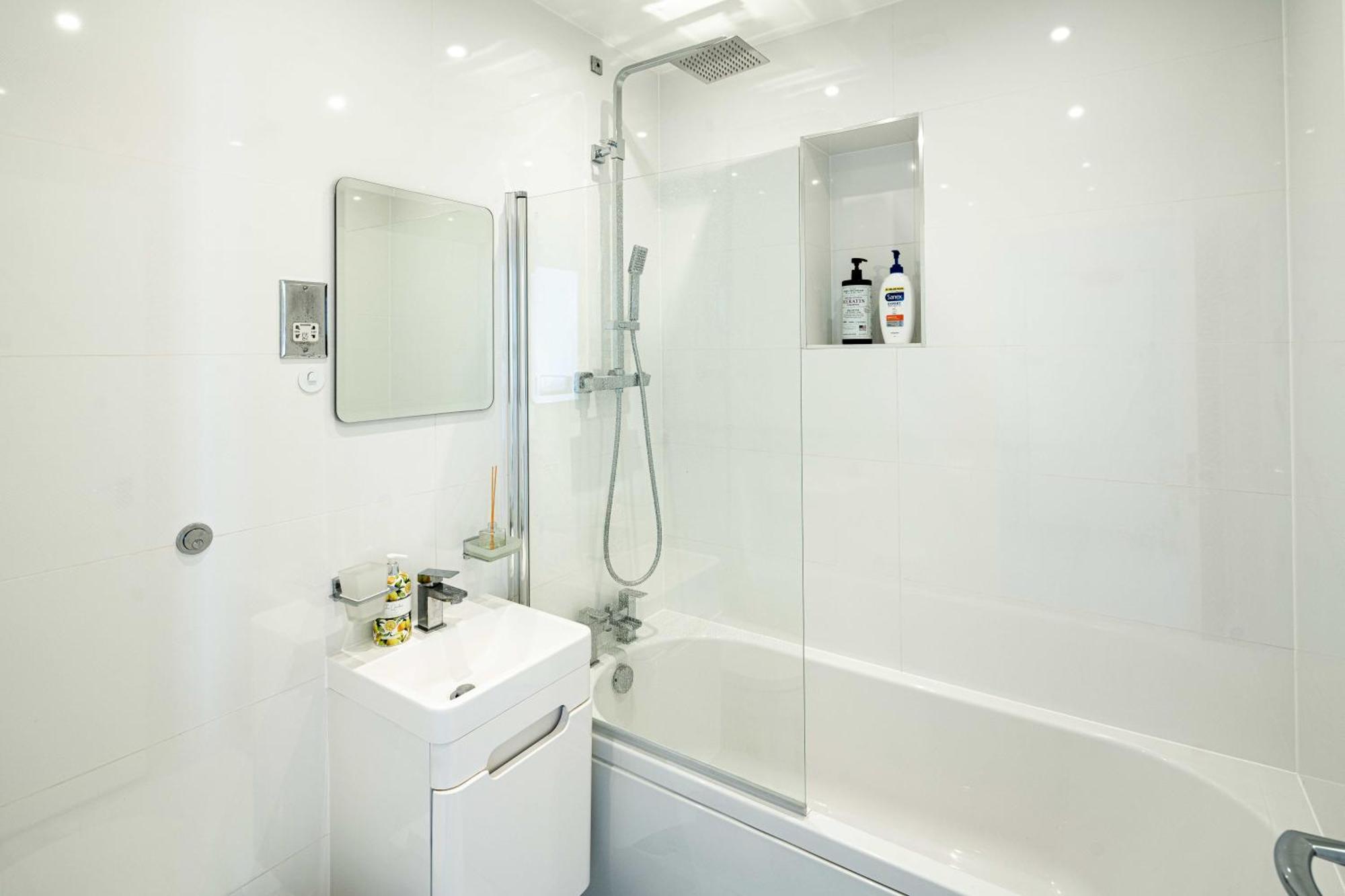 Charming Newly Refurb 2-Bed 2-Bath Whole Apartment Near Hyde Park & Kensington, Prime Paddington Location Zone 1 Londyn Zewnętrze zdjęcie